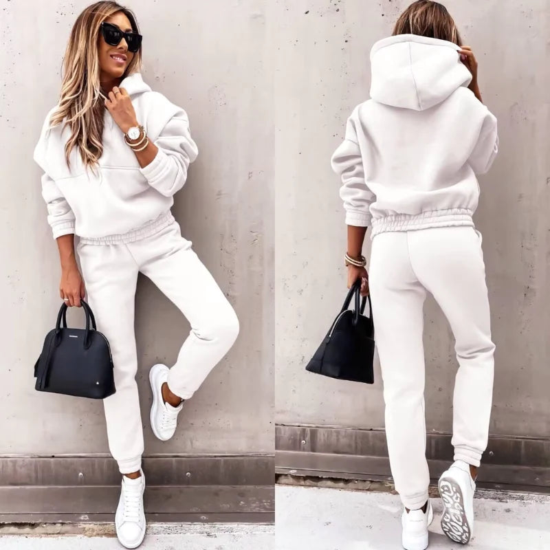 Women's Jogging Set | Breathable Fabric, Comfortable Fit, Ideal for Winter 3